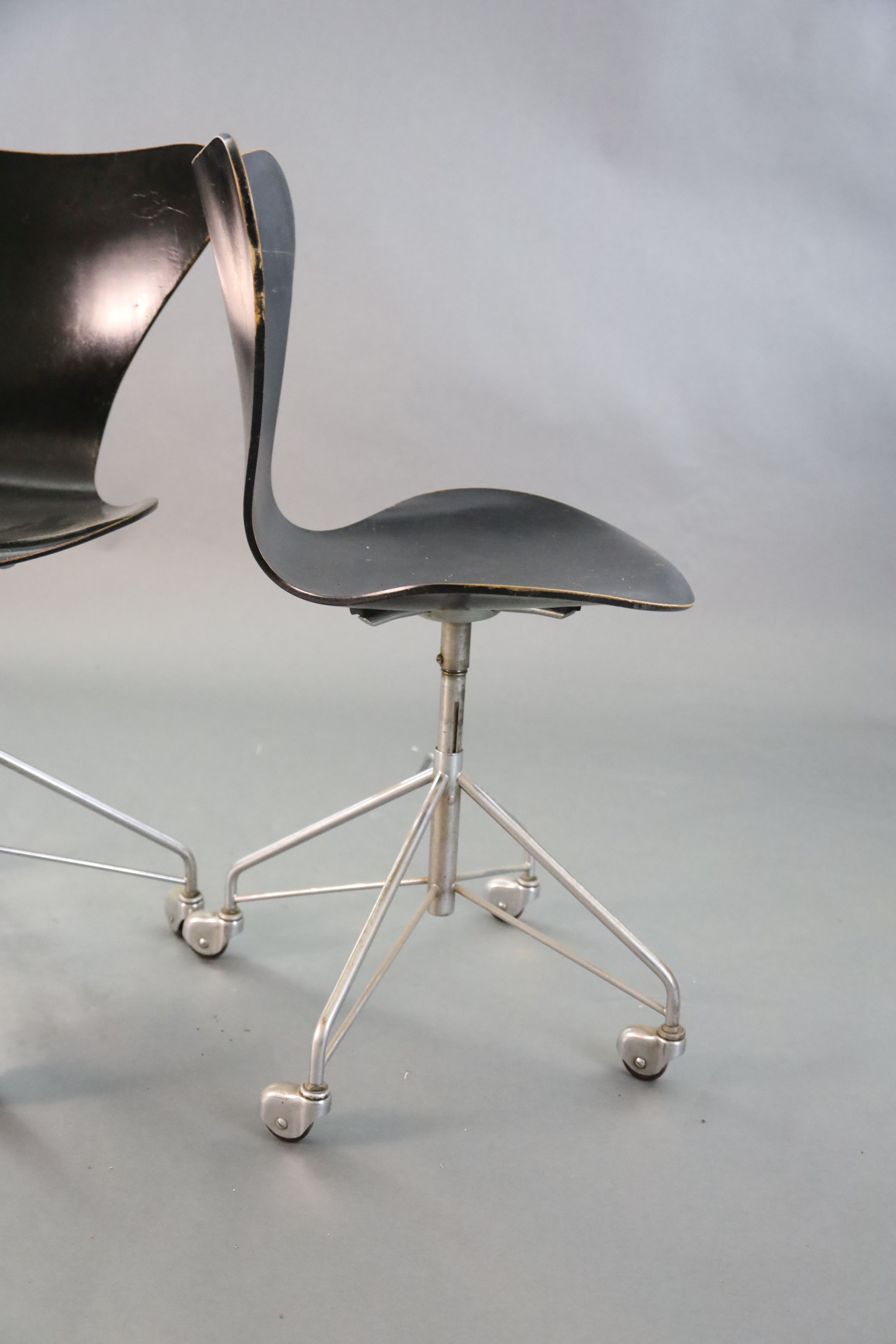 A pair of Arne Jacobsen-style Fritz Hansen 3177 ebonised bentwood revolving desk chairs, W.1ft 7in. D.1ft 7in. H.2ft 10in.